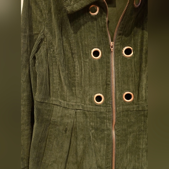 Women's Fall corduroy jacket with front pockets. Medium. - Picture 3 of 9